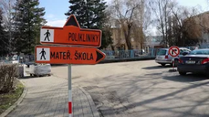 Rekonstrukce prostoru u polikliniky ve Veselí si vynutila nová dopravní opatření