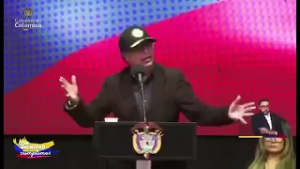 Petro denuncia sobrecostos en medicinas y exige denunciar comisiones en EPS intervenidas