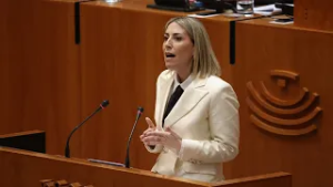 Vox tumba la investidura de María Guardiola como presidenta de Extremadura
