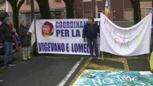 Sartirana, in silenzio per mezz'ora: si rinnova la protesta del gruppo di persone che chiede la pace