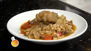 Finger-lickin' good! Pork trotters in broth with white beans