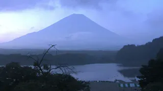精進湖ライブカメラ タイムラプス映像（2026年7月24日） 提供：UTYテレビ山梨