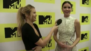 Shelly Hennig gives us the  #TeenWolf scoop