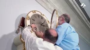 Del taller al Congreso: la restauración del reloj de la Sala de la Reina