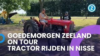 Veerle rijdt op een tractor in NISSE #GOEDEMORGENZEELAND #ONTOUR