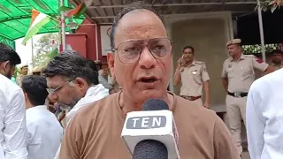 AAP workers lash out at Delhi Police and the government over the detention of AAP MLA Kuldeep Kumar