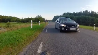 Užfiksavo pavojingą incidentą: automobiliu nuo kelio stūmė dviratininką