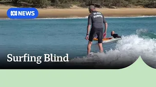 National para-surfing champion stuns locals during visit to Central Qld beach | ABC NEWS