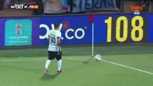 ?⚽ ¡Tremenda atajada de Salvador Ichazo en el arranque del juego! #LALIGAxWIN