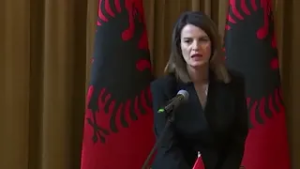 Koçiu dhe ministrat e rinj betohen para presidentit Begaj