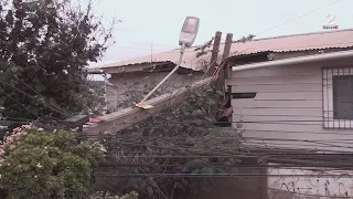23 JUL 2026 Accidente derriba poste sobre vivienda y deja graves daños en El Carmen