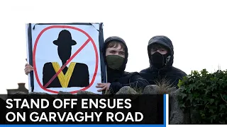 Garvaghy Road protesters form blockade preventing Orange Order parade | RTÉ News
