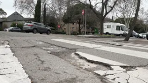 ¿Se pueden reclamar las averías por los baches en las carreteras?