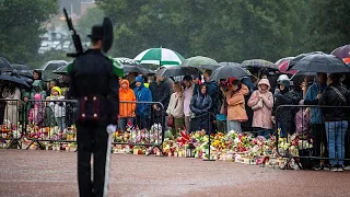 Noruega chora rei Harald V, príncipe herdeiro Haakon sobe ao trono