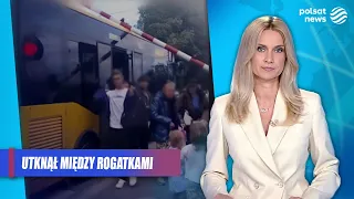 Bus full of passengers drove past the crossing gates and got stuck on the railroad tracks