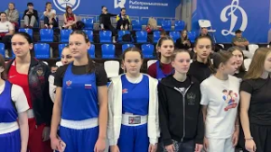 Глава Приморья приветствовал участниц соревнований по боксу.