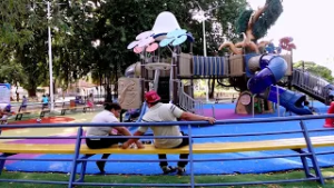 Familias disfrutan del Parque Las Piedrecitas en Managua