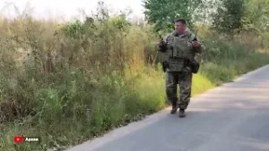 Мемориальную доску в память о Герое России Сергее Ефремове открыли в Приморье.