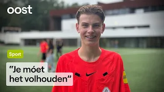 Twan (15) trains as a referee with Bas Nijhuis | RTV Oost