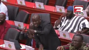 Большинство резко критикует меньшинство за "пустую" критику законопроекта о круглосуточной эконом...