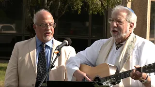 BNEWS Feature: Rabbi Susan Abramson Holds Yom Kippur Program Outside ICE Facility