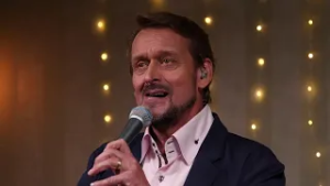 Leevi Ahopelto Olen kuullut on kaupunki tuolla