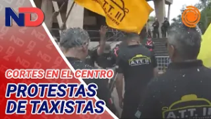 PROTESTA de TAXISTAS en la explanada municipal y duras críticas a la ordenanza de apps