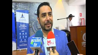 Governor of Loja addresses meeting held with the Minister of Government