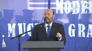 "CON QUIEN MÁS LO NECESITE, SIEMPRE"