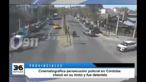 Cinematográfica persecución policial en Córdoba: chocó en su moto y fue detenido