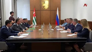 President Badra Gunba receives Russian Minister of Transport Andrei Nikitin