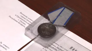 Награда нашла своего героя. В Пинск передали медаль "За отвагу"