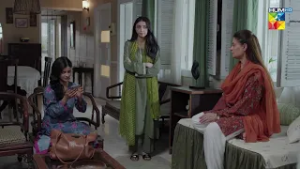 Faara Apni Shadi Ki Khabar Kiyun Chupa Rahi Hai..! #daamemohabbat - HUM TV