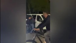 Protesta e studentëve/ Vajzat shoqërohen me forcë nga persona civilë