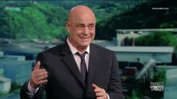 Crozza: "Il governo fa politica industriale quando gli operai fanno la presa della Bastiglia"