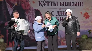 Концерт және жәрмеңке: Есіл ауданында Қарттар күні аталып өтті