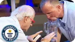 Hochstapler oder Weltrekordhalter? Schaffen es Siggi & Gerd, Krüge mit dem Mund zu stapeln? | SAT.1