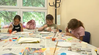 Batikolás, kavicsfestés és jóga is várta a gyerekeket