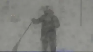 7's Dave Puglisi lends a helping hand to a stranded motorist in Bridgewater