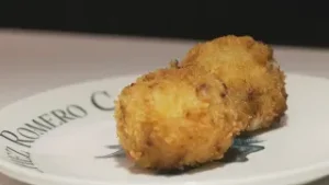 Así se elaboran en 'Salino' las croquetas premiadas como las mejores de España, en Retiro