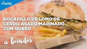 A BOCADOS: Bocadillo de lomo de cerdo asado marinado con queso