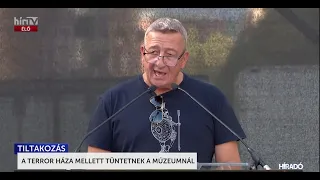Bayer Zsolt - Tüntetés a Terror Háza Múzeum előtt- HírTV