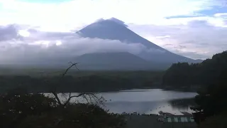 精進湖ライブカメラ タイムラプス映像（2026年8月13日） 提供：UTYテレビ山梨