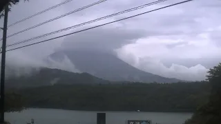 西湖ライブカメラ タイムラプス映像（2026年7月28日） 提供：UTYテレビ山梨