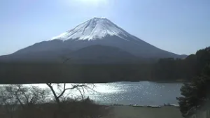 精進湖ライブカメラ タイムラプス映像（2026年3月5日） 提供：UTYテレビ山梨
