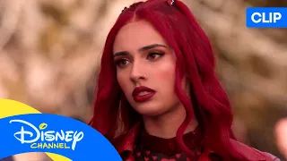 LOS DESCENDIENTES: VIAJE AL MUNDO OSCURO: Red recibe un mensaje urgente 😱 | @disneychannelES