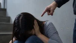 Woman reports harassment and alimony demands from her ex-partner