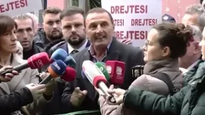 Kundër ndërtimit të resortit turistik, banorët e Rrjollit protestojnë para SPAK