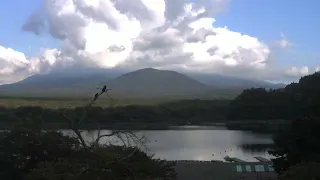 精進湖ライブカメラ タイムラプス映像（2026年8月12日） 提供：UTYテレビ山梨