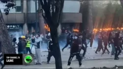 Top Channel/ “Thyhet” qetësia, molotovë dhe gurë te Kryeministria, policia përgjigjet me gaz dhe ujë